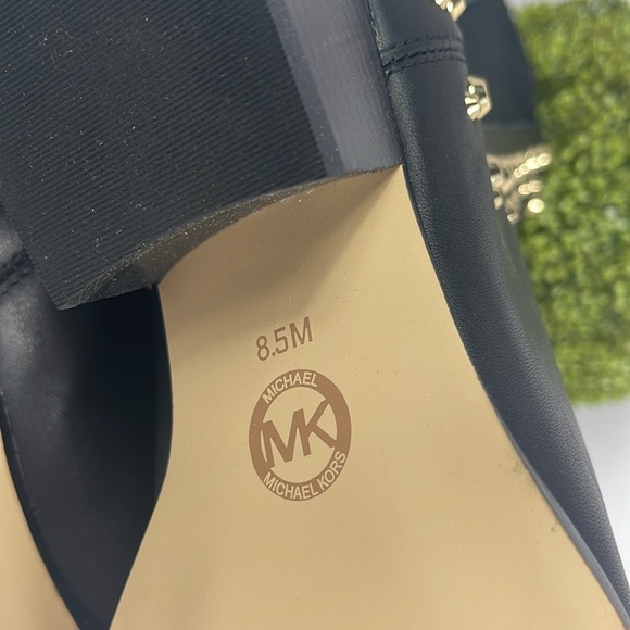 MICHAEL KORS
Women's Kinlee Leather Studded Pull-On Chelsea Booties Sz 8.5 - Picture 9 of 12